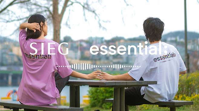 지이크(SIEG)는 NHN벅스에서 운영하는 음악 큐레이션 브랜드 에센셜(essential;)과 컬래버레이션 컬렉션을 출시했다.(지이크제공)