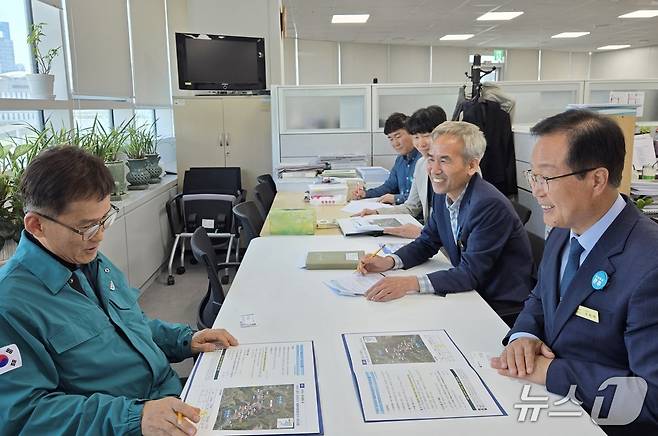 유희태 전북자치도 완주군수가 12일 정부세종청사를 방문해 국가예산 확보 활동에 나섰다.(완주군 제공. 재판매 및 DB금지)2025.5.12/뉴스1