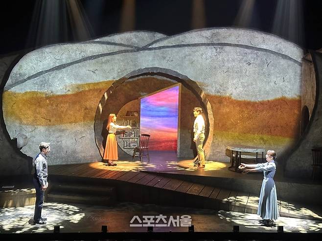 지난 4월1일 예스24스테이지 1관에서 진행된 뮤지컬 ‘라흐 헤스트’ 프레스콜에서 최수진·박영수·김이후·최재웅이 넘버 ‘라흐 헤스트’를 시연하고 있다. 사진 | 표권향 기자 gioia@sportsseoul.com