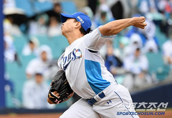 전완근이 터질 거 같은 아기 사자 배찬승은 4번 타자 문보경 상대 직구만 던졌다.