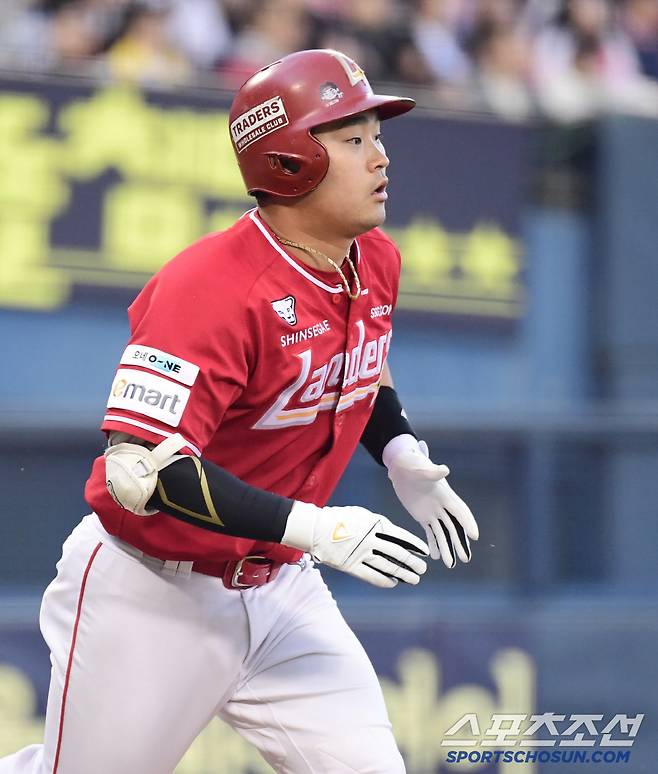 3일 잠실구장에서 열린 KBO리그 LG와 SSG의 경기. 타격하는 SSG 신범수. 잠실=송정헌 기자songs@sportschosun.com/2025.05.03/