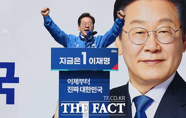 이재명 더불어민주당 대선 후보가 6·3 대통령선거 공식 선거운동 첫날인 12일 서울 광화문 청계광장에서 열린 출정식 및 첫 유세에서 후보 연설을 하고 있다. /배정한 기자