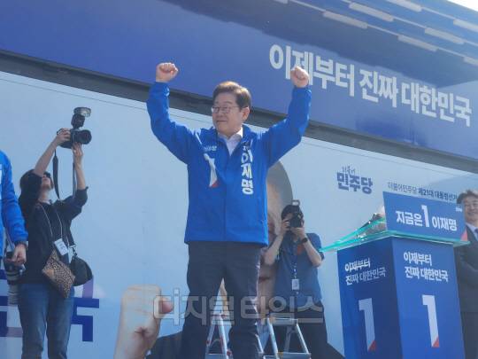 이재명 더불어민주당 대선 후보가 12일 동탄에서 유세를 하고 있다. 안소현 기자