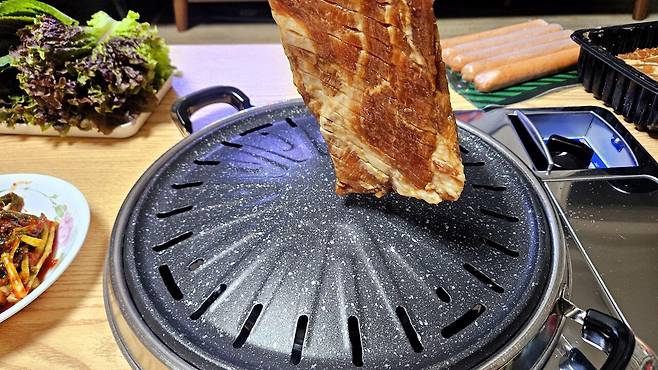 20250511_204235.jpg 저녁 양념소갈비와 소시지