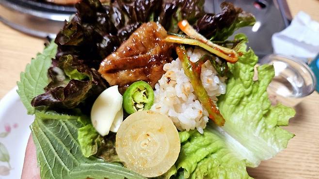 20250511_205728.jpg 저녁 양념소갈비와 소시지