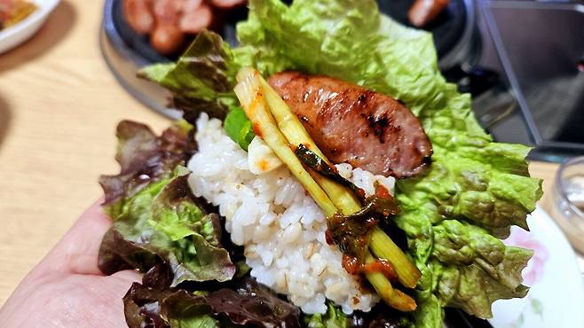 20250511_211959.jpg 저녁 양념소갈비와 소시지