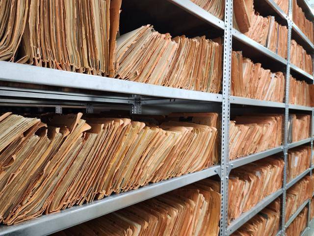 2023년 6월 독일 베를린 슈타지문서고에 문서들이 쌓여있다. 구동독 비밀경찰 '슈타지'가 주민들을 감시해 만든 자료들이다. 베를린=신은별 특파원