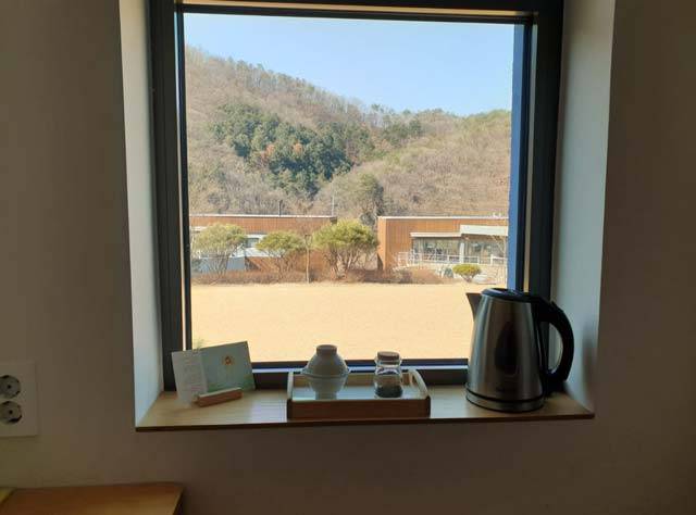 1.5평 독방에 자발적으로 들어가 고립을 체험하는 이들이 늘고 있다./사진=행복공장 홈페이지