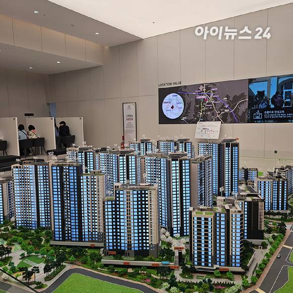 힐스테이트 메디알레 견본주택 내 단지 모형도 2025.05.09 [사진=이효정 기자 ]