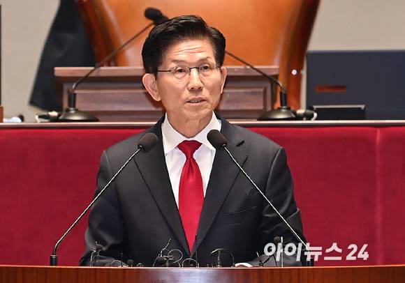 김문수 국민의힘 대선 후보가 9일 서울 여의도 국회에서 열린 의원총회에서 발언을 하고 있다. [사진=곽영래 기자]