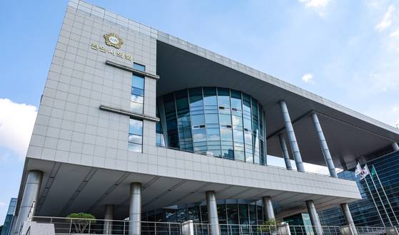 충남 천안시의회 민주당 의원들은 관용차를 사적으로 이용한 것으로 드러난 김행금 의장을 윤리특위에 회부하기로 결정했다. [사진 천안시의회]