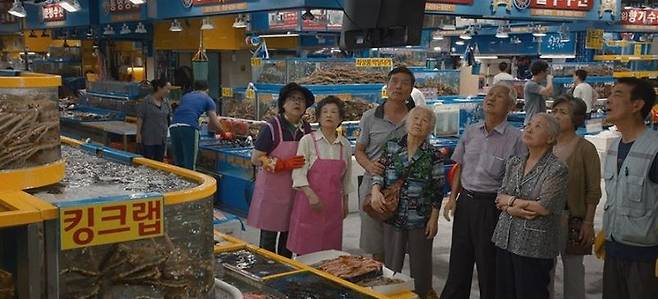 A scene from "Downsizing" (2017), showing Garak Market, located in Songpa-gu, Seoul (Lotte Entertainment)