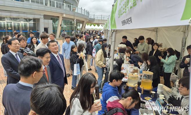 지난 10일과 11일 이틀간 나주종합스포츠파크에서 열린 과학 꿈나무들의 큰잔치 ‘2025 전남과학축전’이 4만여 인파를 모으며 성황리에 막을 내렸다. /신영삼 기자