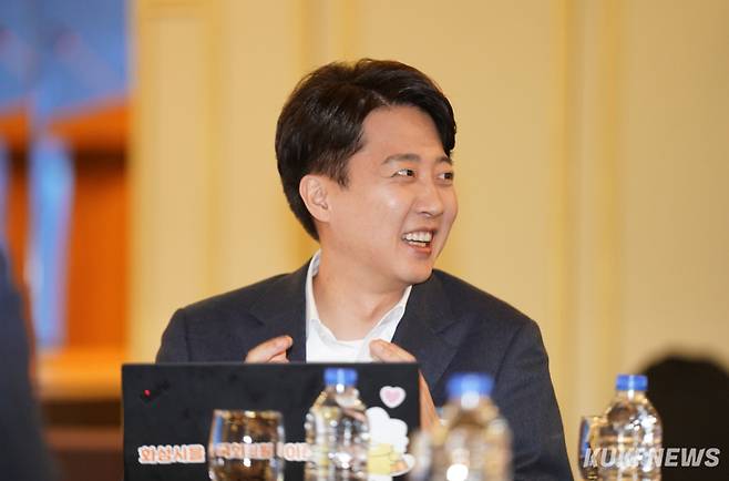 이준석 개혁신당 의원이 지난 3월19일 서울 영등포 CCMM빌딩에서 열린 '쿠키뉴스 2025 미래경제포럼'에 참석해 축사하고 있다. 유희태 기자