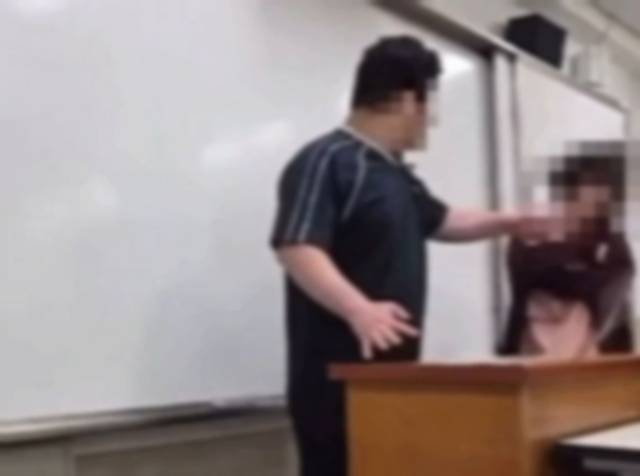 서울 양천구의 한 고등학교에서 교사의 얼굴을 폭행한 고3 남학생. 연합뉴스