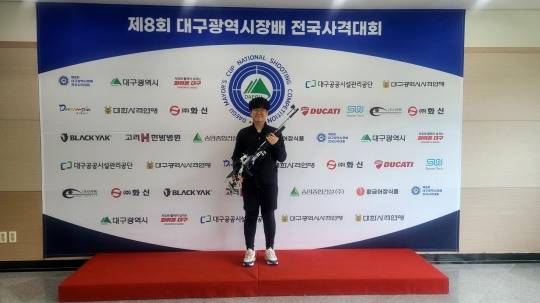 청각장애를 극복하고 하루에 한국 신기록 2개를 수립한 김우림. 사진[연합뉴스]