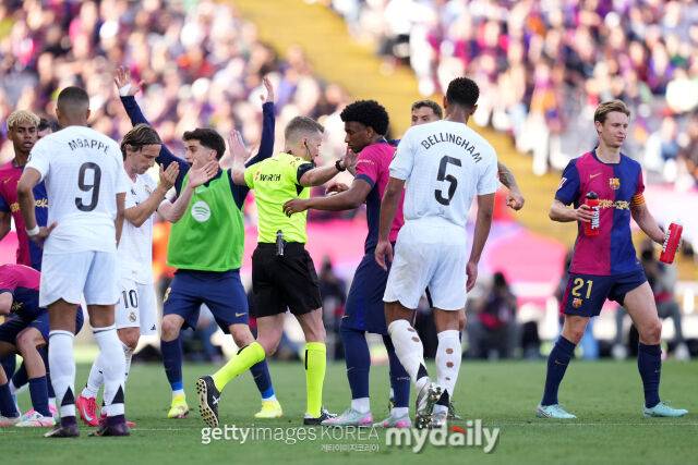 엘클라시코 주심을 맡은 에르난데스 심판./게티이미지코리아