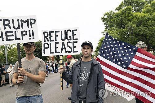 트럼프 지지 시위하는 남아공 백인 [EPA 연합뉴스 자료사진]