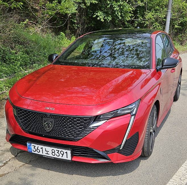 푸조 308 스마트 하이브리드.