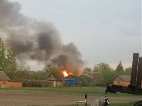 러시아 브랸스크주에 있는 군수품 제조업체인 스트렐라 공장이 우크라이나군의 공습을 받고 불길에 휩싸였다. 사이버보로스노 텔레그램 캡처