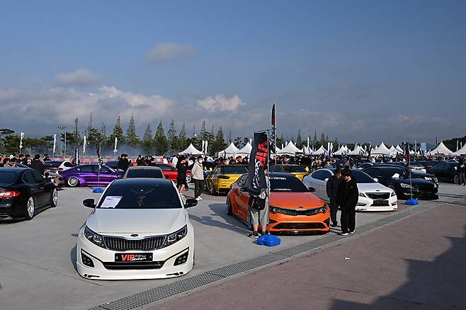 다양한 차량들이 전시되어 이목을 집중시켰다. 사진 김학수 기자