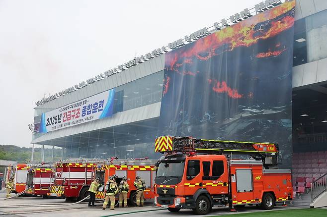 한국마사회 제주본부가 2025년 제주경마공원 합동 소방훈련을 실시하고 있다. ⓒ한국마사회 제주본부