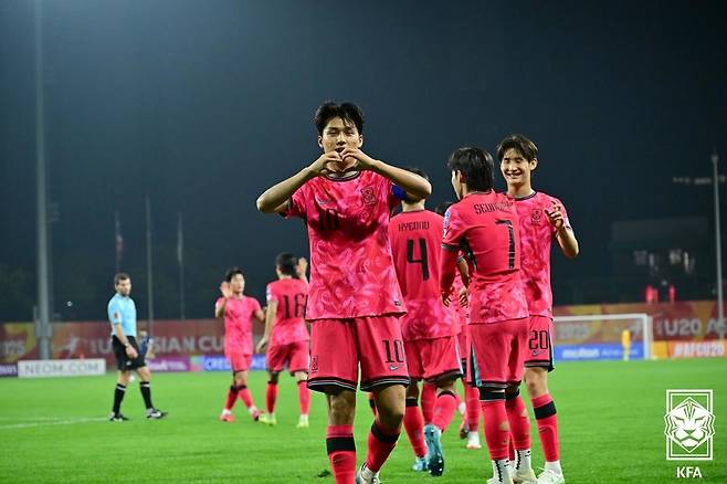 이창원 감독이 이끄는 U-20 축구대표팀은 19일부터 22일까지 국내소집훈련을 진행한 후 다음달 이집트 카이로에서 해외 평가전을 치른다. 단골 멤버 김태원(가운데)을 비롯해 유럽파 선수들은 물론, 새로 합류한 얼굴들도 눈에 띈다. 사진제공｜대한축구협회
