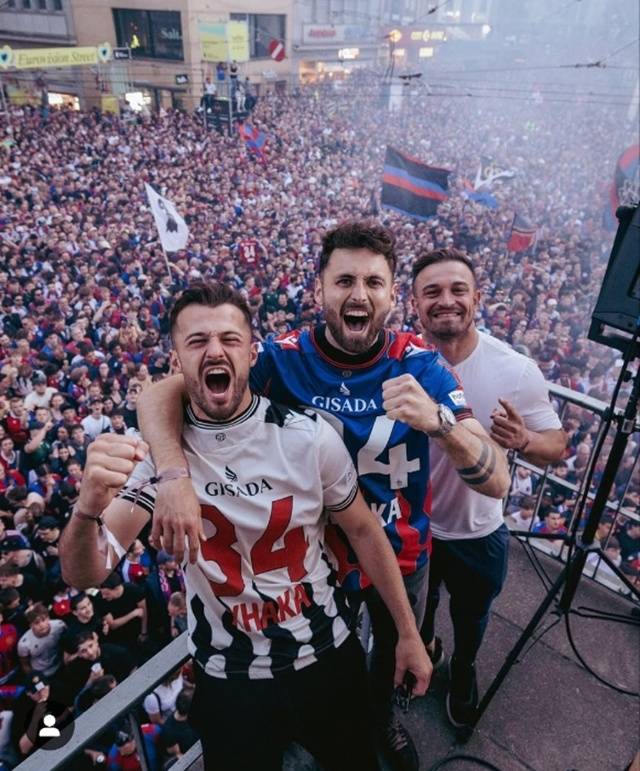 우승 세리머니에 참여한 세르단 샤키리(오른쪽). /사진=FC 바젤 SNS