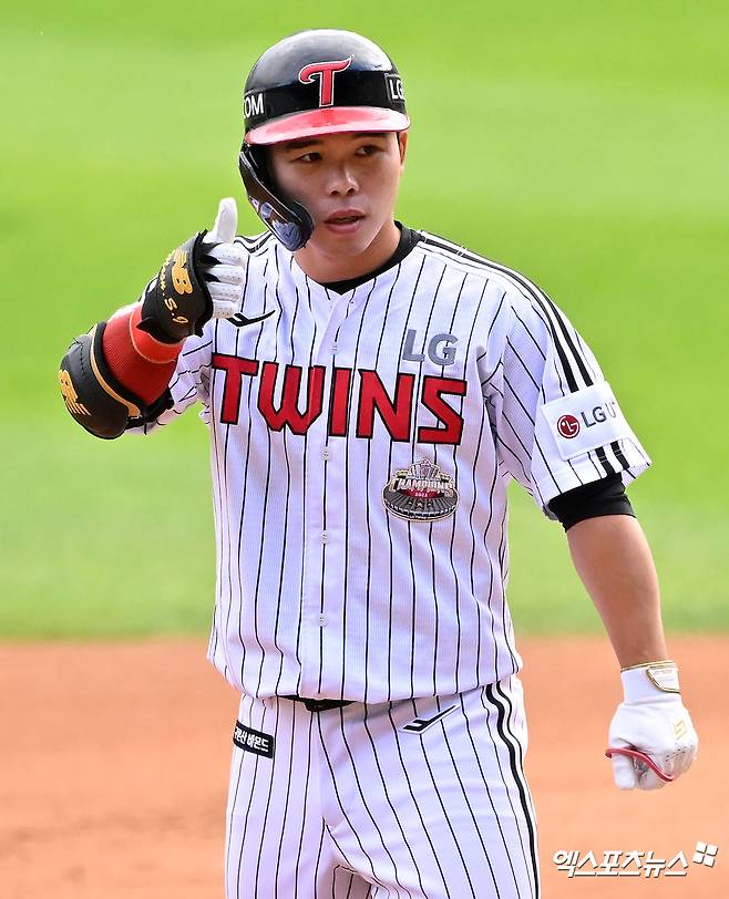 LG 트윈스 문성주가 경기에 출전해 세리머니하고 있다. 엑스포츠뉴스 DB