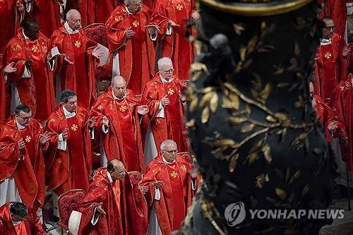 시스티나 성당에 모인 추기경들 [바티칸 미디어 제공. AFP=연합뉴스. 재판매 및 DB 금지]