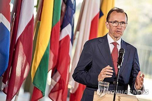 에스펜 바르트 에이데 노르웨이 외무장관 (덴마크령 보른홀름 AFP=연합뉴스 자료사진) 에스펜 바르트 에이데 노르웨이 외무장관이 2025년 4월 29일 덴마크령 발트해 보른홀름 섬에서 열린 북해-발트해 8개국(NB8) 외무장관 회담 후 기자회견을 열고 있다. (Photo by Thomas Traasdahl / Ritzau Scanpix / AFP) / Denmark OUT 2025.5.12.