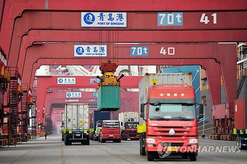 중국 산둥성 칭다오의 부두 [EPA 연합뉴스 자료사진. 재판매 및 DB 금지]