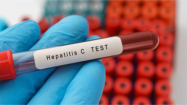 올해부터 56세에 해당되는 사람은 국가건강검진을 받을 때 C형 간염 항체검사를 받을 수 있다 ｜출처: 클립아트코리아