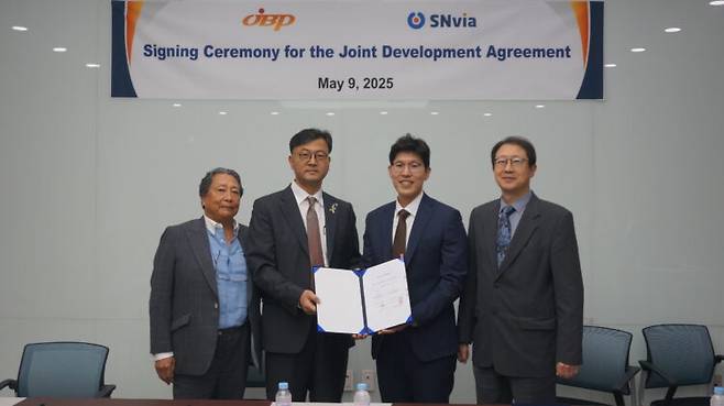 사진 왼쪽부터 JBP 카쿠 타이이치(Kaku Taiichi) 회장, 임홍석(Frank Lim) JBP/JBPK 대표이사, 양승윤 부산대 바이오소재과학과 교수, (주)에스엔비아 이강오 대표이사. [사진=부산대기술지주]