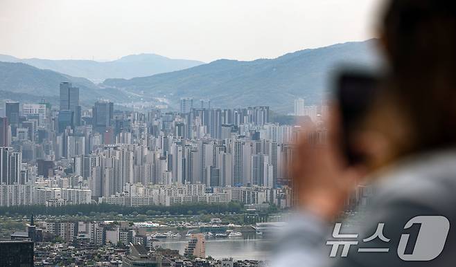사진은 6일 서울 시내의 아파트 단지. 2025.5.6/뉴스1 ⓒ News1 이승배 기자