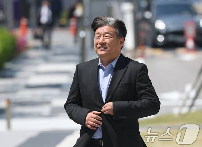 '11억원 불법 대출' 의혹으로 1심에서 당선무효형을 선고받은 양문석 더불어민주당 의원(경기 안산시갑)이 29일 오후 경기 수원시 영통구 수원고등법원에서 열린 항소심 공판에 출석하고 있다. 2025.4.29/뉴스1 ⓒ News1 김영운 기자