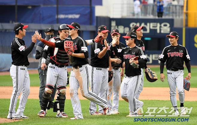 11일 대구 라이온즈파크에서 열린 삼성 라이온즈와 LG 트윈스의 경기. 승리한 LG 선수들이 기뻐하고 있다. 대구=박재만 기자 pjm@sportschosun.com/2025.05.11/
