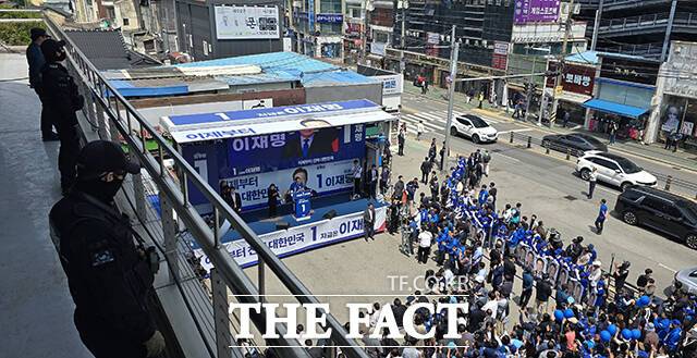 유세현장 살펴보는 경찰특공대.