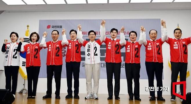 김문수 캠프는  김종국의 '사랑스러워', 쥬얼리의 '니가 참 좋아' 등 국민적 사랑을 받은 노래들을 선 거송으로 선택했다. 영탁의 '찐이야', SS501의 'U R MAN' 등 소위 수능 금지곡으로 불리는 중독적인 멜로디의 노래도 포함됐다. 강진형 기자