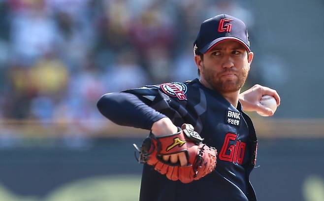 13일 웨이버 공시된 롯데 외인 투수 찰리 반즈./뉴스1