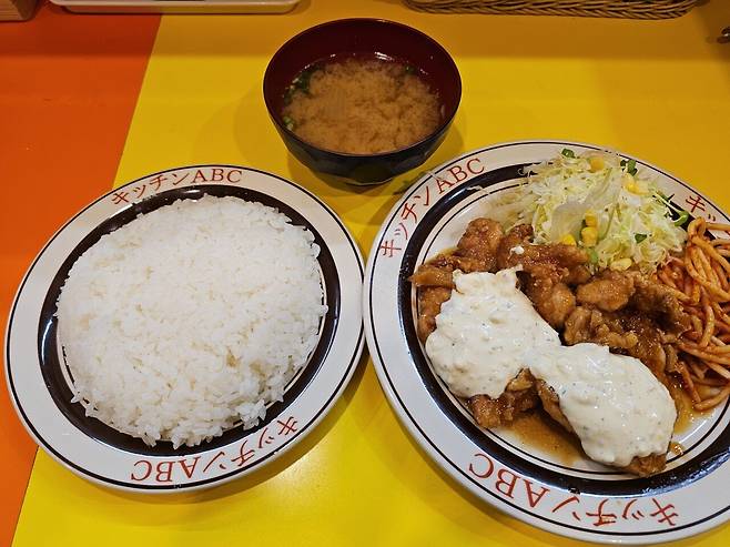 점심으로 치킨남방 정식 먹었어요.jpg