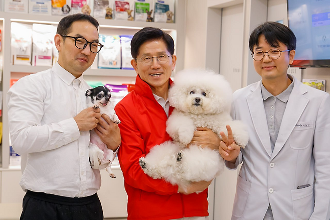 김문수 국민의힘 대선 후보가 13일 대구의 반려동물 전문 병원 '에피소드동물메디컬센터'에 방문했다. 사진=국민의힘