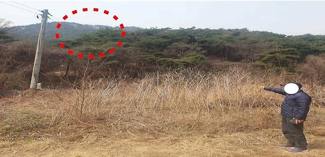 고○○은 강원도 원주시 귀래면 용암리에서 거주하던 중, 1950년 6월 말경 귀래면사무소의 보도연맹 회의에 소집된 후 군경에 의해 원주 귀래면 귀래리 양안치고개에서 희생되었다. 이웃 주민이 희생 장소를 가리키고 있다. 진실화해위 제공