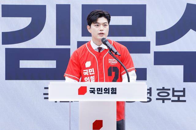 김용태 국민의힘 비상대책위원장 겸 공동선대위원장이 12일 서울 여의도 국민의힘 중앙당사에서 열린 중앙선거대책위원회 임명장 수여식에서 인사말을 하고 있다. 공동취재