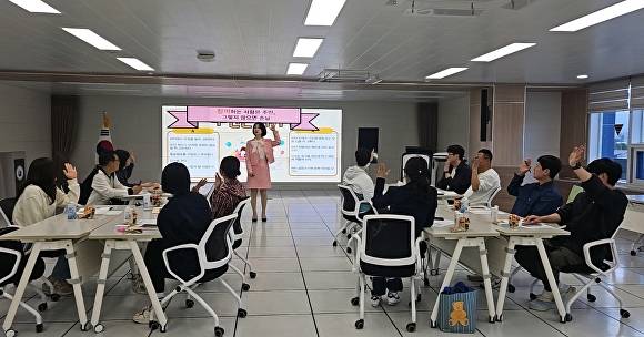곡성교육지원청이  ‘학생자치 활성화를 위한 교원 역량강화' 연수를 진행하고 있다 [사진=전라남도교육청]