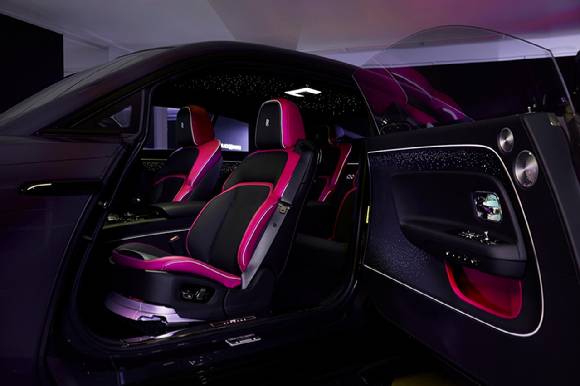 롤스로이스 '블랙 배지 스펙터' 인테리어. [사진=롤스로이스모터카]