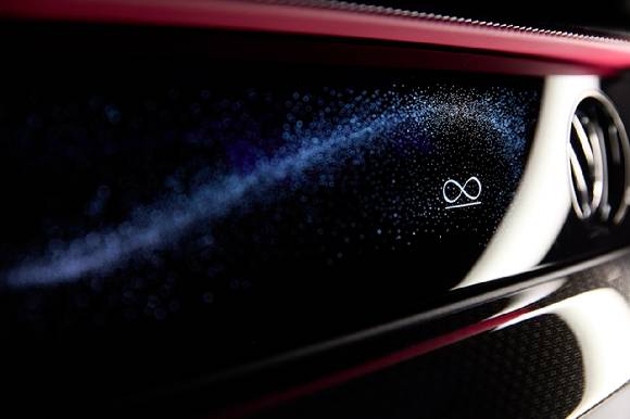 롤스로이스 '블랙 배지 스펙터'의 일루미네이트 페시아. [사진=롤스로이스모터카]