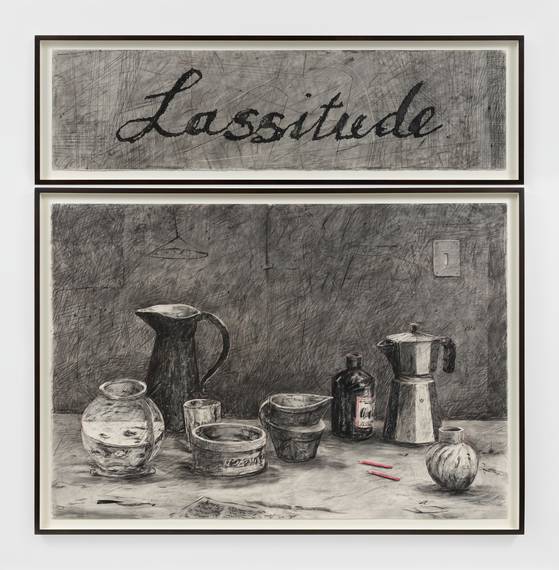 윌리엄 켄트리지의 드로잉 ‘커피 포트로서의 자화상’, 2024, 종이 위에 목탄, 색연필. 뉴욕 하우저앤워스 갤러리에선 지난 1일부터 그의 개인전이 열리고 있다. [사진 Hauser&Wirth]