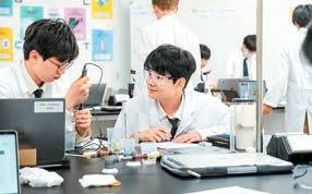 올 8월부터 시니어스쿨까지 남학생 입학이 가능해진다.