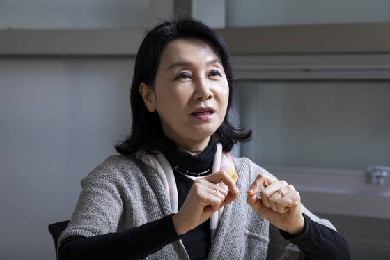 2023년 1월 이신화 고려대학교 정치외교학과 교수를 서울 서초구 반포 자이안센터에서 중앙 SUNDAY가 인터뷰하는 모습. 최영재 기자